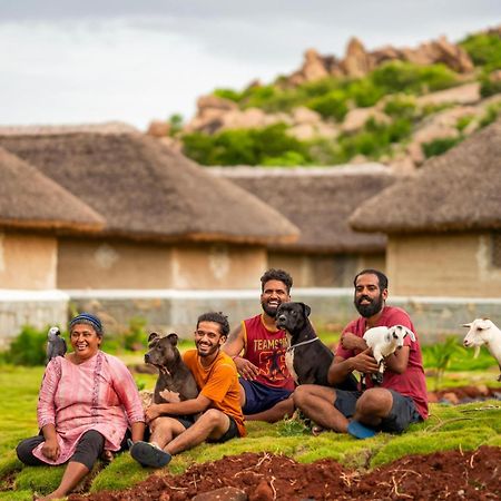 Zostel Hampi Hostel Buitenkant foto