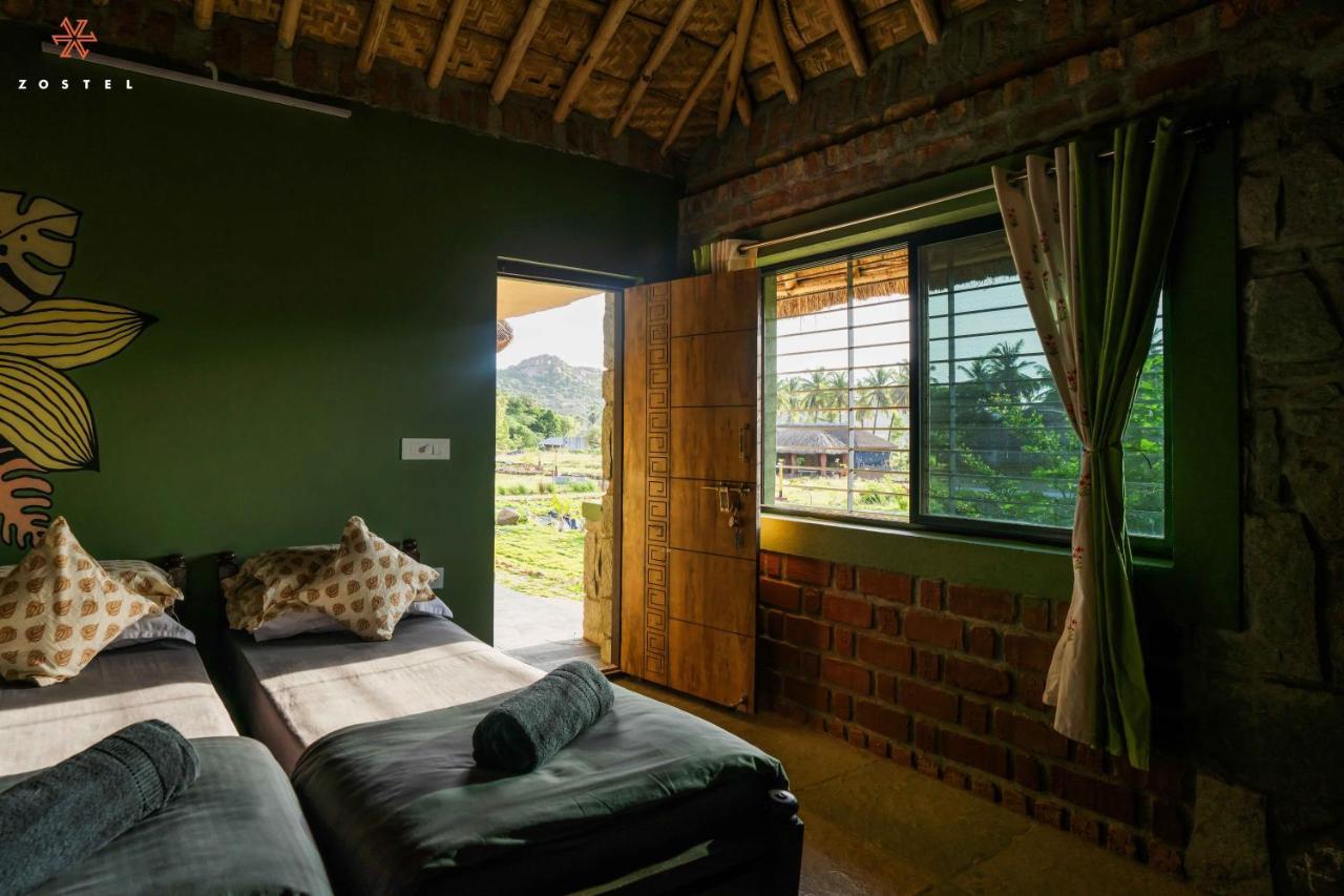 Zostel Hampi Hostel Buitenkant foto