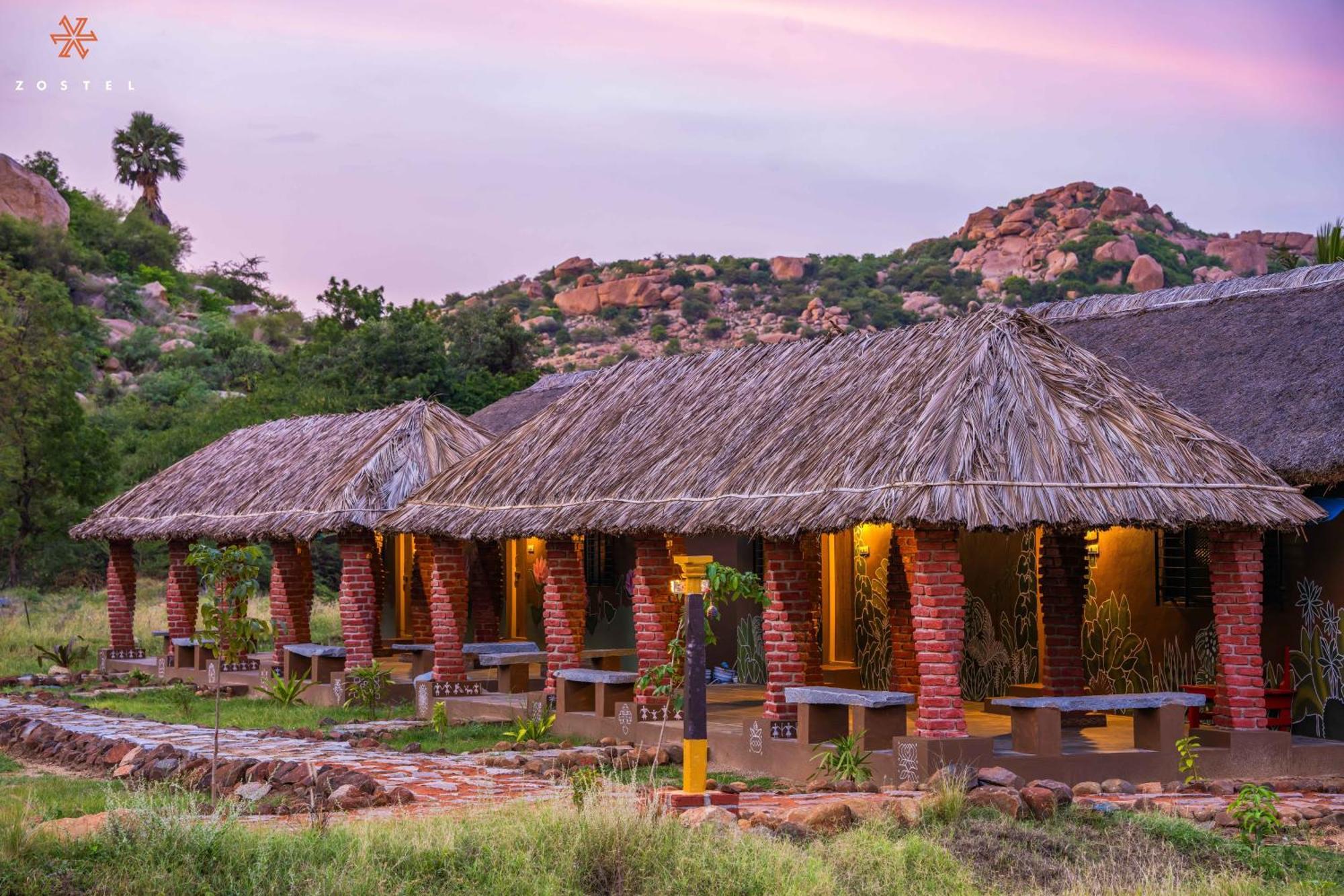 Zostel Hampi Hostel Buitenkant foto